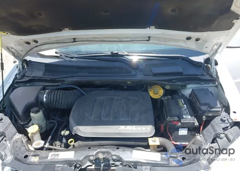 2014 Dodge Grand Caravan Sxt z USA, uszkodzony, nr VIN 2C4RDGCG6ER122260